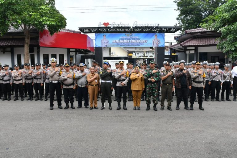 Dandim Ponorogo Hadiri Apel Gelar Pasukan Serentak Operasi Kepolisian Kewilayahan Keselamatan Semeru 2025