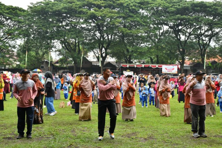 Dandim Ponorogo Ikuti Senam Sehat Dalam Rangka Milad Yayasan Qurrata A’yun ke 25 Tahun 2025