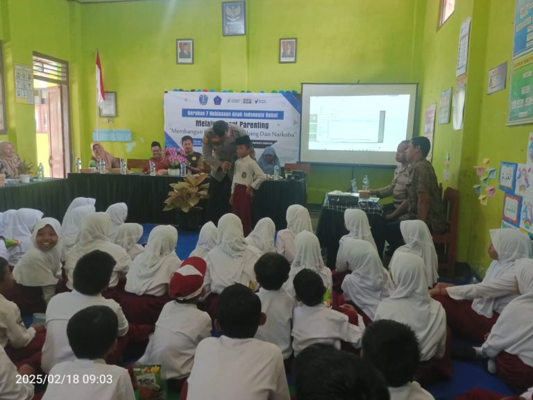 Kapolsek Sukorejo Berikan Penyuluhan Anti-Bullying dan Bahaya Narkoba di SDN 1 Desa Serangan