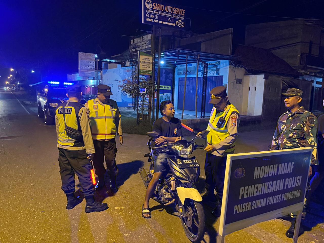 Razia Cipta Kondisi di Wilayah Polsek Siman Berjalan Lancar, Kapolsek Tekankan Pentingnya Kepatuhan Hukum