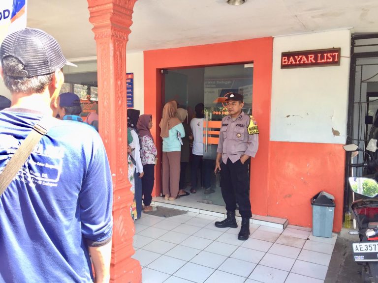Penyaluran Bansos PKH & Sembako Tunai di Badegan Berjalan Lancar, Warga Antusias Terima Bantuan