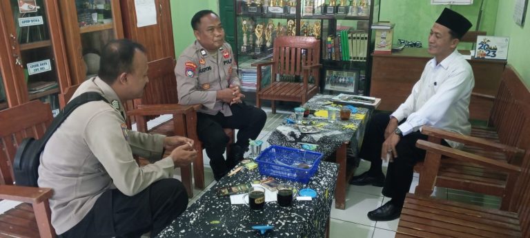 Ciptakan Kondusifitas Jelang Ramadhan, Polsek Slahung Sambangi Tokoh Agama