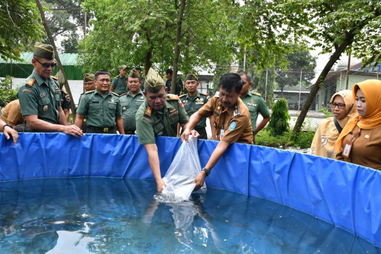 Kodim Ponorogo Wujudkan Ketahanan Pangan Dengan Tabur Benih Ikan Lele