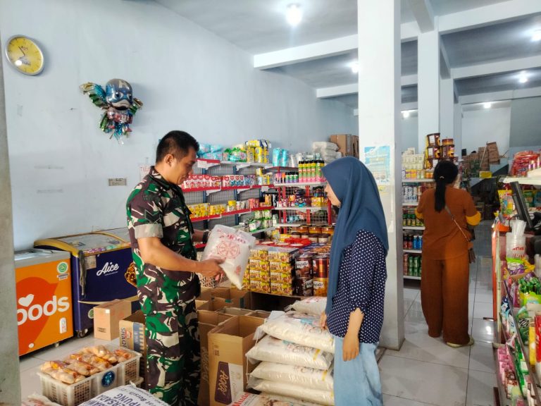 Bulan Puasa, Dandim Ponorogo Himbau Para Babinsa Lakukan Pantauan dan Pengecekan Harga dan Ketersediaan Sembako di wilayah Desa Binaan
