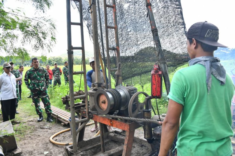 Dandim Ponorogo Pengecekan Pembuatan Irpom oleh Warga