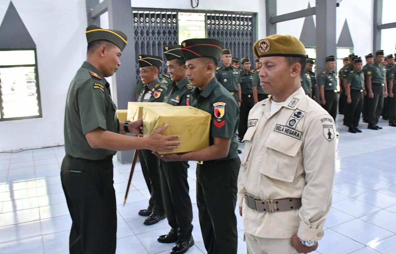 Berkah Idul Fitri 1446 H, Dandim Ponorogo Bagikan Bingkisan Kepada Anggota