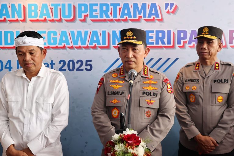 Wujud Nyata Dukung Program Pemerintah, Jenderal Sigit Jalankan Program 100.000 Rumah Bagi Personel Polri