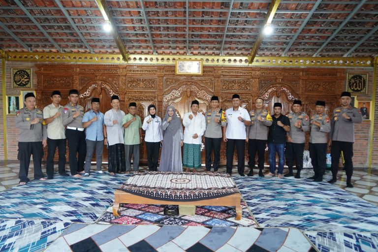 Pererat Sinergi, Kapolsek Sukorejo Dampingi Kapolres Ponorogo dan Tim Audit Kinerja Polda Jatim Silaturahmi ke Ponpes Al Iman Putra