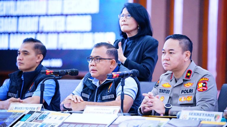 Bareskrim Polri Ungkap Kasus Penyalahgunaan BBM Bersubsidi di Jawa Timur dan Jawa Barat, Sita 16.400 Liter Solar Ilegal
