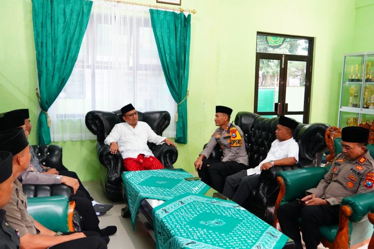 Jalin Kebersamaan, Kapolres Ponorogo Silaturahmi ke Ponpes KH. Syamsudin
