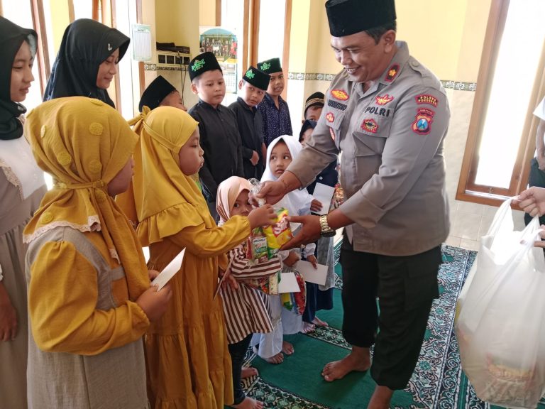 Berbagi Dibulan Suci Ramadhan, Kapolsek Somoroto Santuni Anak Yatim