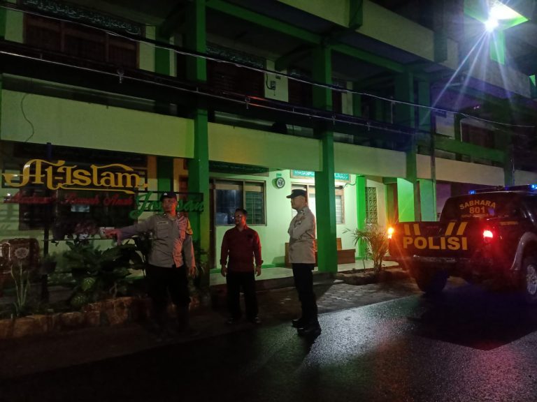Polsek Mlarak Gelar Patroli Sahur on The Road, Cegah Gangguan Kamtibmas Selama Ramadhan