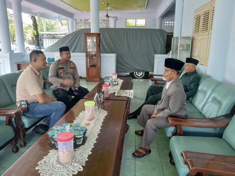 Kapolsek Mlarak Bersilaturahmi ke PMDG Gontor, Perkuat Sinergi Demi Keamanan