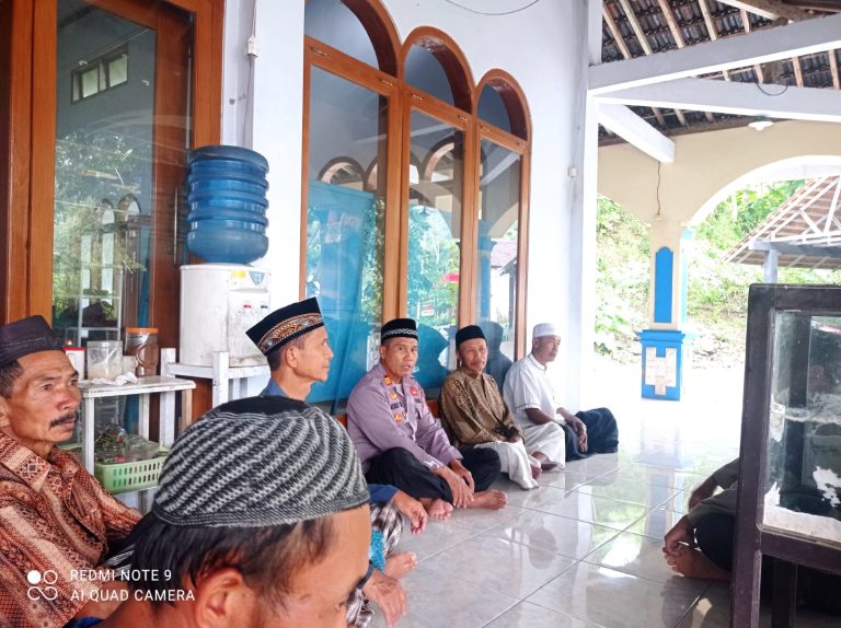 Kegiatan Safari Jumat Kapolsek Ngrayun di Masjid An-Nur Desa Ngrayun