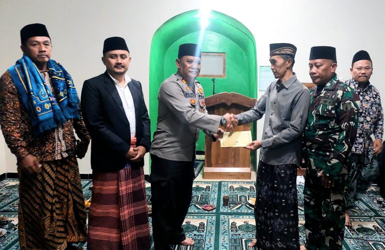 SAFARI RAMADHAN FORKOPIMCAM NGEBEL, KAPOLSEK NGEBEL AJAK MASYARAKAT JAGA KAMTIBMAS