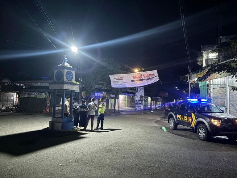 Ciptakan Kamtibmas Kondusif, Polsek Jambon Gelar Patroli Sahur dan Subuh