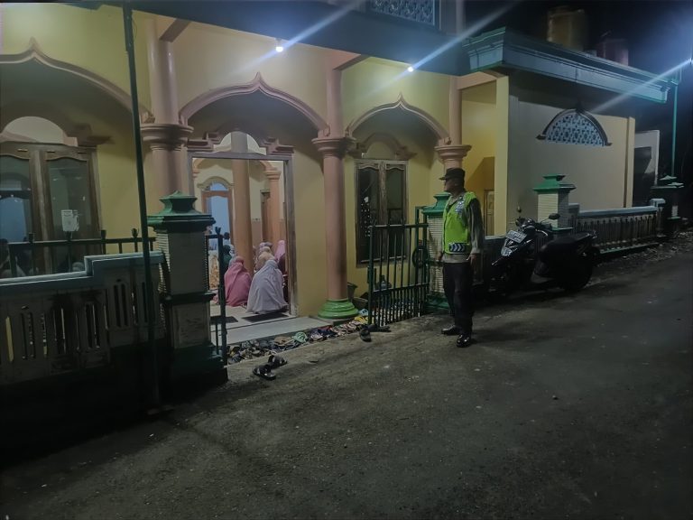 Pengamanan Ibadah Tarawih di Masjid Sunan Ampel, Polsek Pudak Pastikan Situasi Kondusif