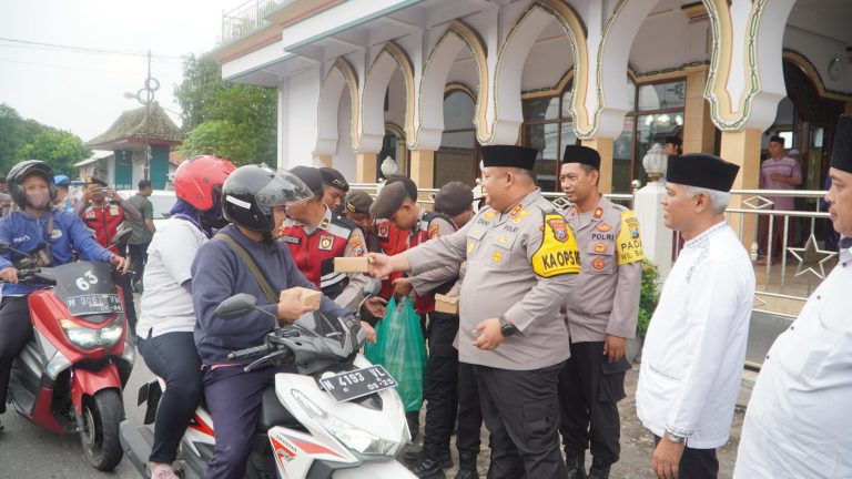 Safari Ramadhan, Kapolres Pasuruan Gelar Curhat Kamtibmas Ajak Warga Aktifkan Siskamling