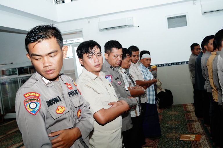 Polres Ponorogo Gelar Salat Gaib untuk Tiga Anggota Polda Lampung yang Gugur dalam Tugas