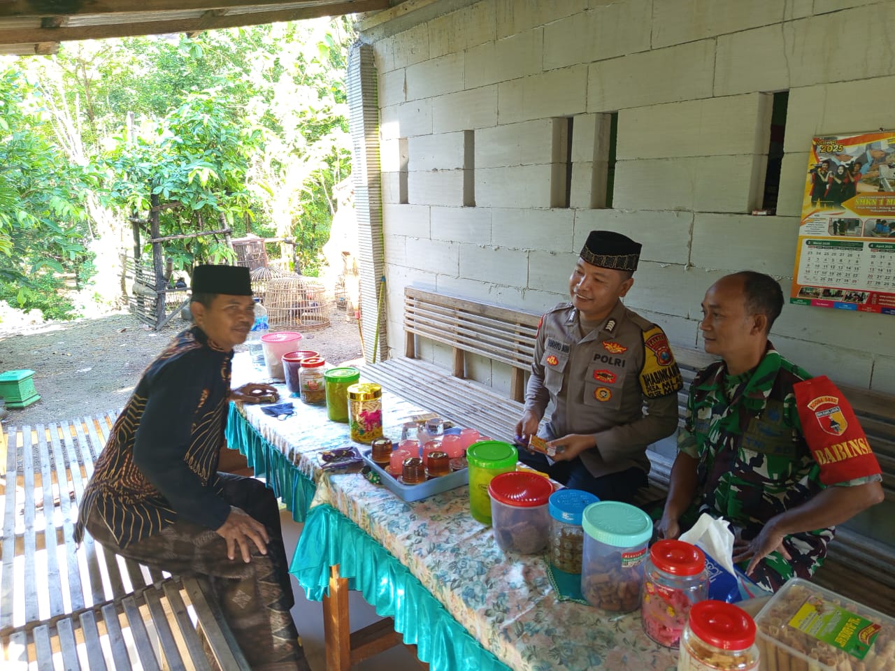 Masih Suasana Lebaran, TNI – Polri di Ponorogo Halal Bihalal ke Rumah Warga
