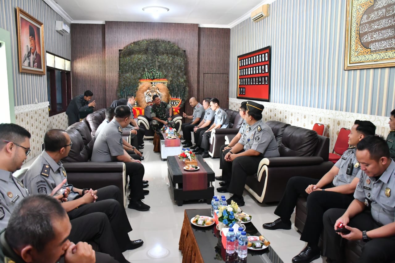 Perkokoh Sinergitas, Dandim Ponorogo Terima Kunjungan dari Kepala Imigrasi Ponorogo
