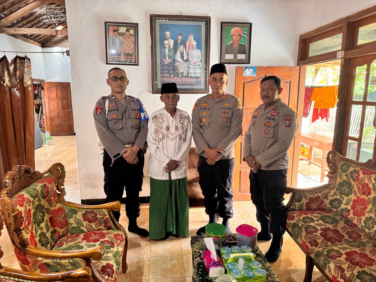 Kapolsek Sawoo Jalin Silaturohmi Dengan Tokoh Agama, Perkuat Sinergi Kamtibmas Di Tengah Masyarakat