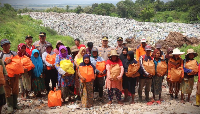 Jumat Berkah, Polres Sumenep Gelar Baksos di TPA Wujud Kepedulian Terhadap Sesama