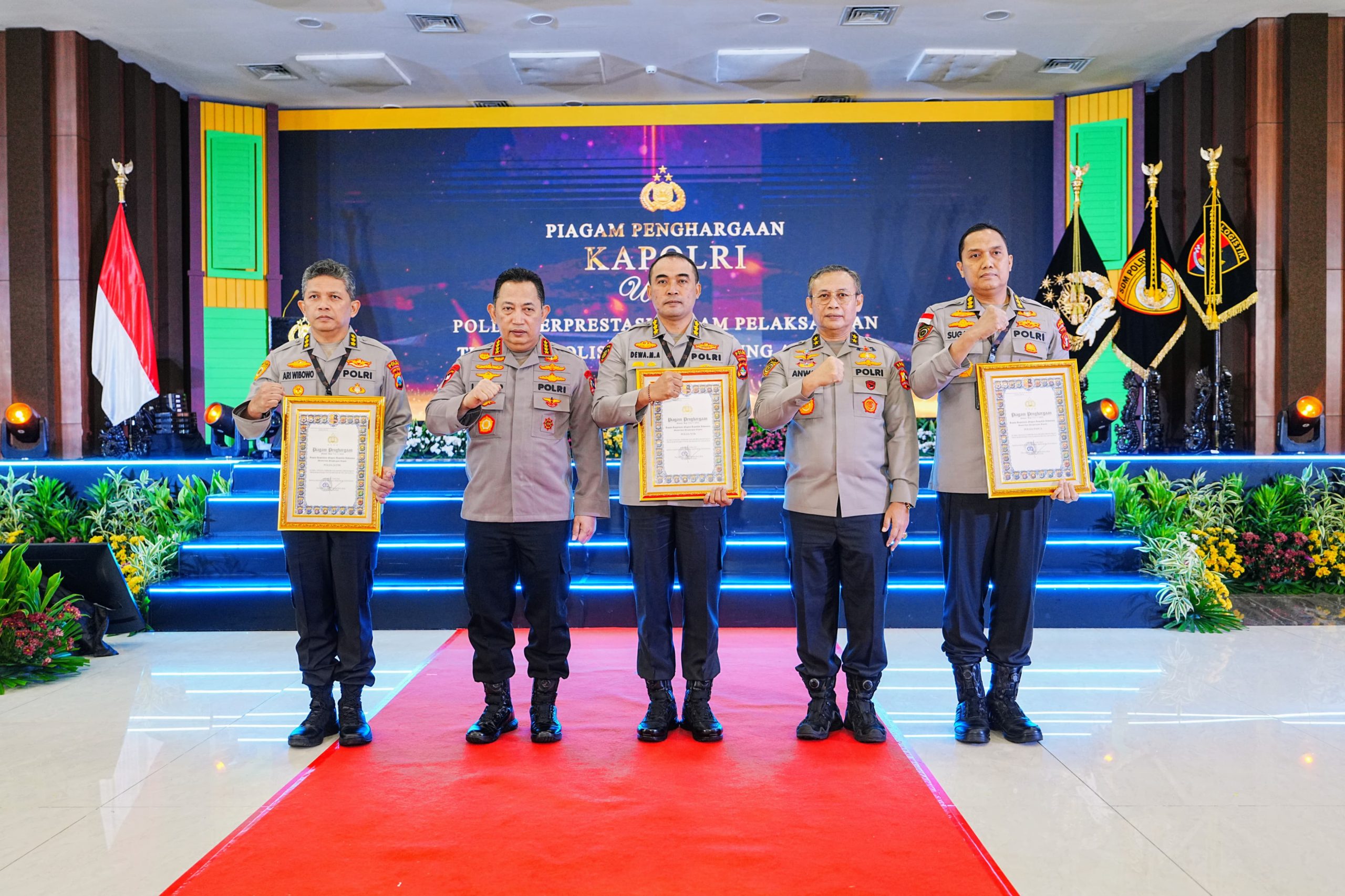 Biro SDM Polda Jatim Raih Tiga Penghargaan Bergengsi di Rakernis SDM Polri 2025