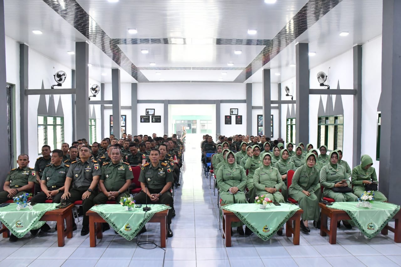 Anggota Kodim Ponorogo Ikuti Kegiatan Asistensi Bintal TNI AD Melalui Zoom Meeting