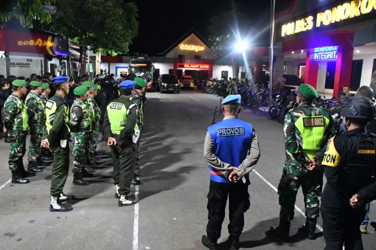 Suroan dan Suro Agung, Personel TNI – Polri di Ponorogo Terus Lakukan Patroli Gabungan Skala Besar