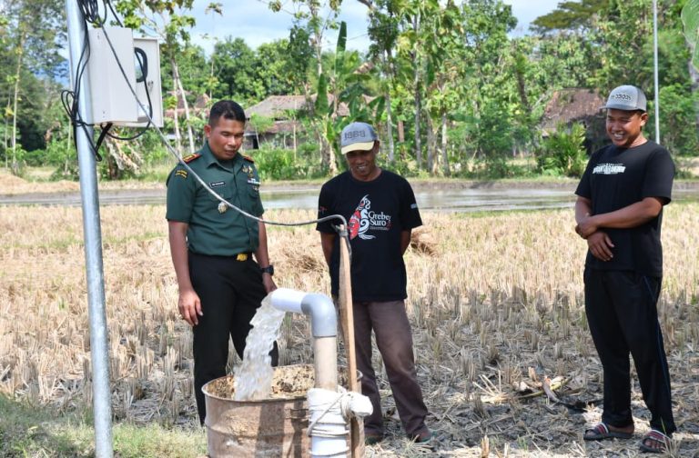 TNI Manunggal Air, Dandim Ponorogo Serahkan Sumur Dalam Kepada Warga