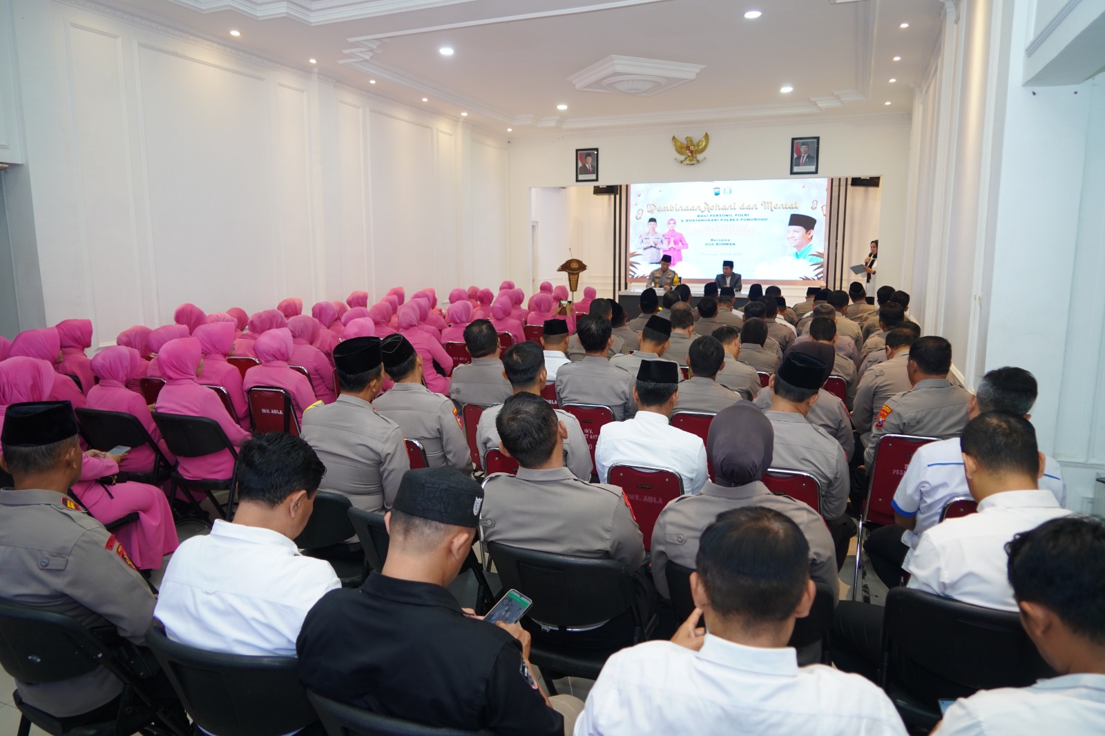 Polres Ponorogo Gelar Pembinaan Rohani dan Mental untuk Personel Polri dan Bhayangkari