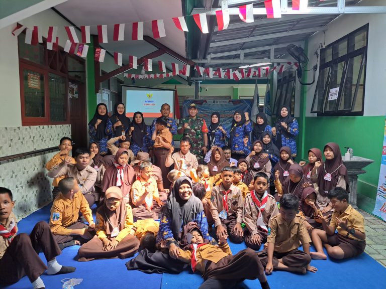 Kiprah Babinsa Kodim Ponorogo Latih Anak Anak SLB di Wilayah Desa Binaan