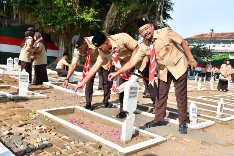 Peringati Hari Pramuka ke 64, Dandim Ponorogo Pimpin Ziarah Rombongan