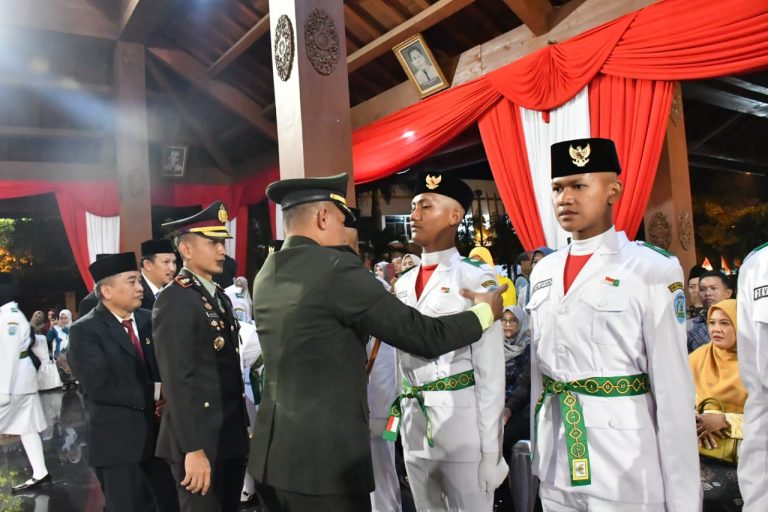 Dandim Ponorogo Hadiri Upacara Pengukuhan Paskibraka Kabupaten Ponorogo