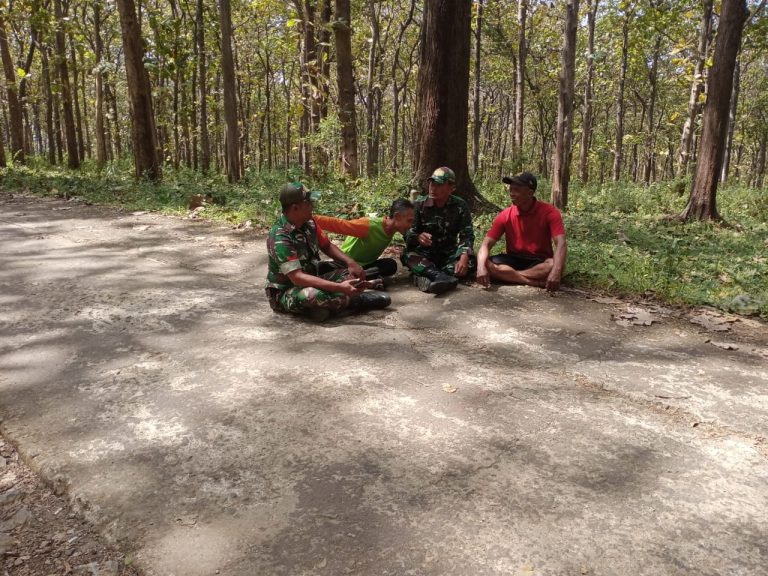 Musim Kemarau, Babinsa Kodim Ponorogo Sosialisasi Cegah Karhutla