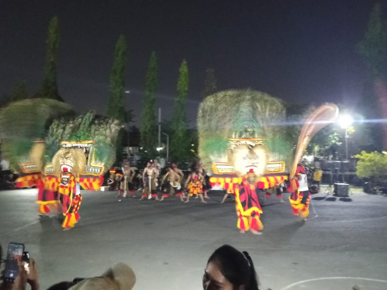 Peringati HUT ke 80 TNI Tahun 2025, Kesenian Reog Ponorogo Tampil Pada Acara Komsos Kreatif Kodam V/Brawijaya