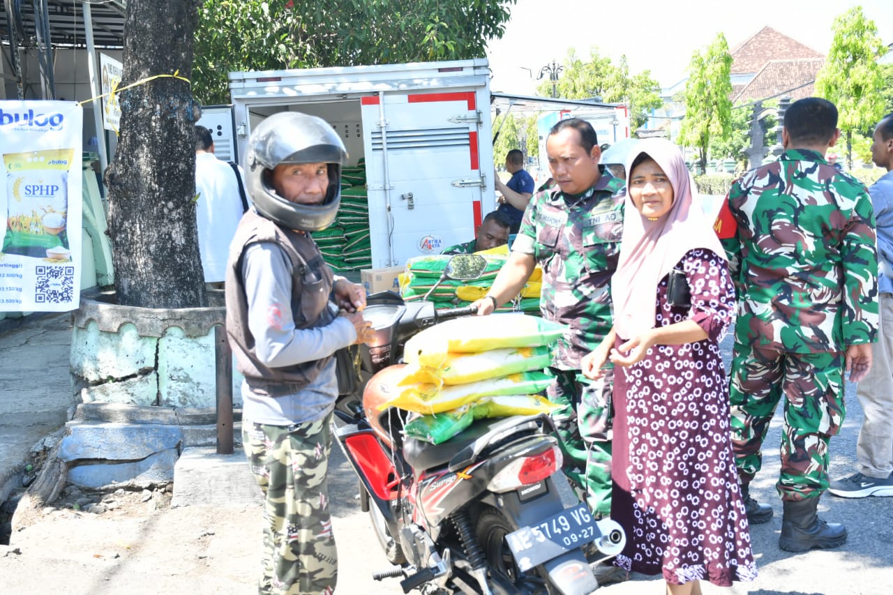 Kodim Ponorogo Gelar Program GPM, Warga Puas Terima Beras SPHP Kualitas Baik