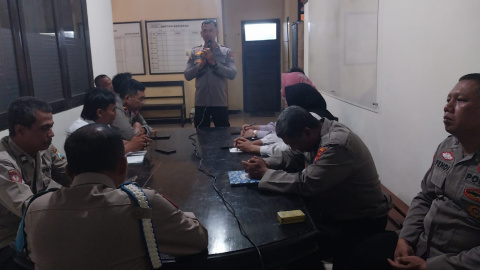 Arahan Kapolsek Sukorejo Tingkatkan Kedisiplinan Anggota