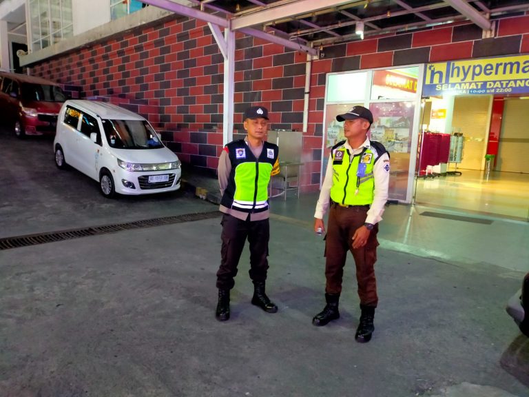 POLSEK PONOROGO GELAR PATROLI BLUE LIGHT UNTUK CIPTAKAN SITUASI KAMTIBMAS YANG KONDUSIF
