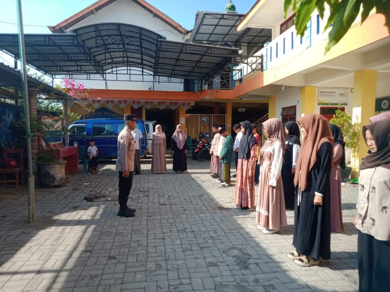 “Polsek Babadan Gelar Sosialisasi di SMP IT Al Inabah, Bentengi Pelajar dari Bahaya Narkoba dan Bullying”