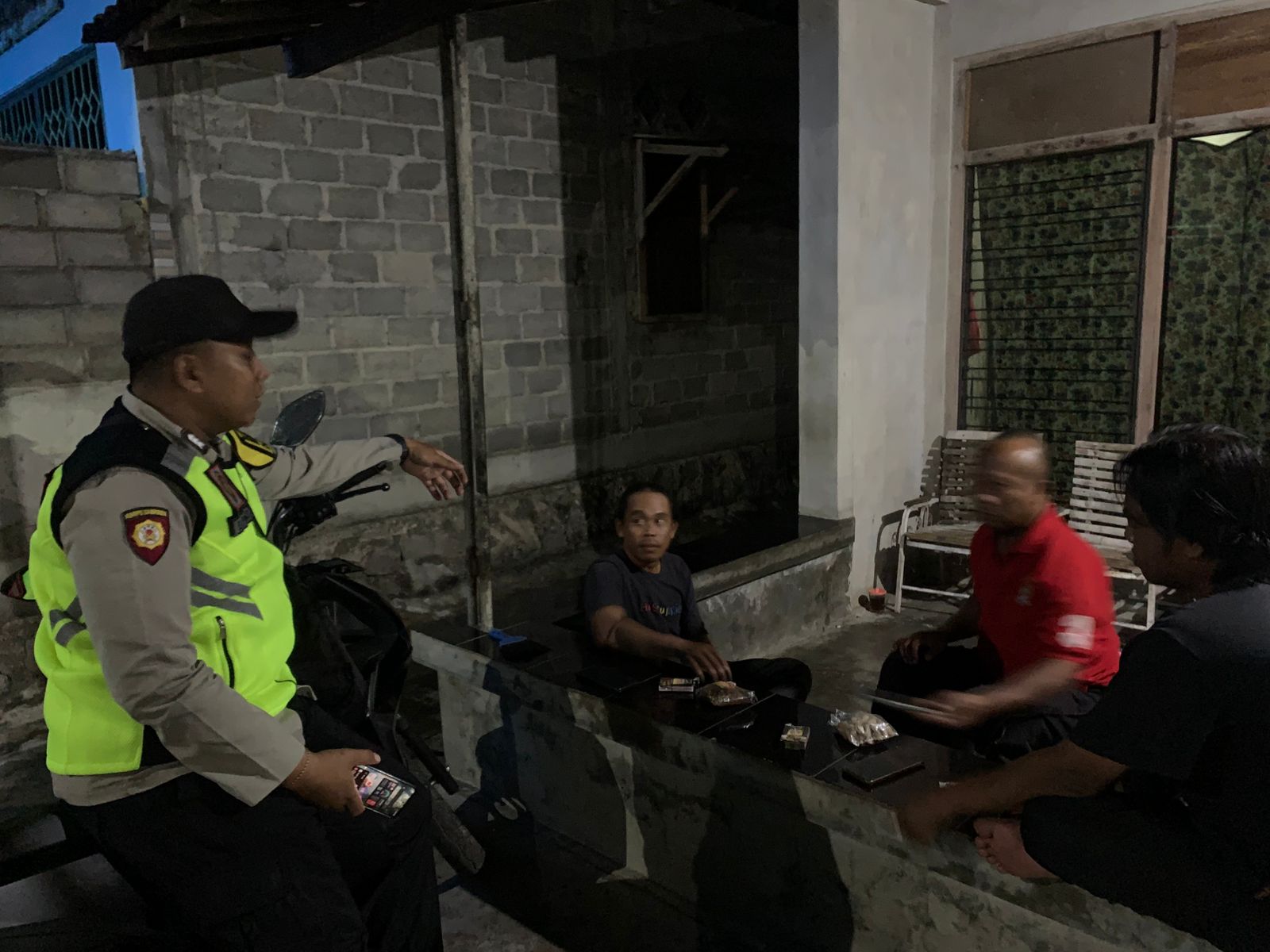 POLSEK SAMPUNG GELAR PATROLI KRYD UNTUK CIPTAKAN SITUASI KAMTIBMAS YANG AMAN DAN KONDUSIF