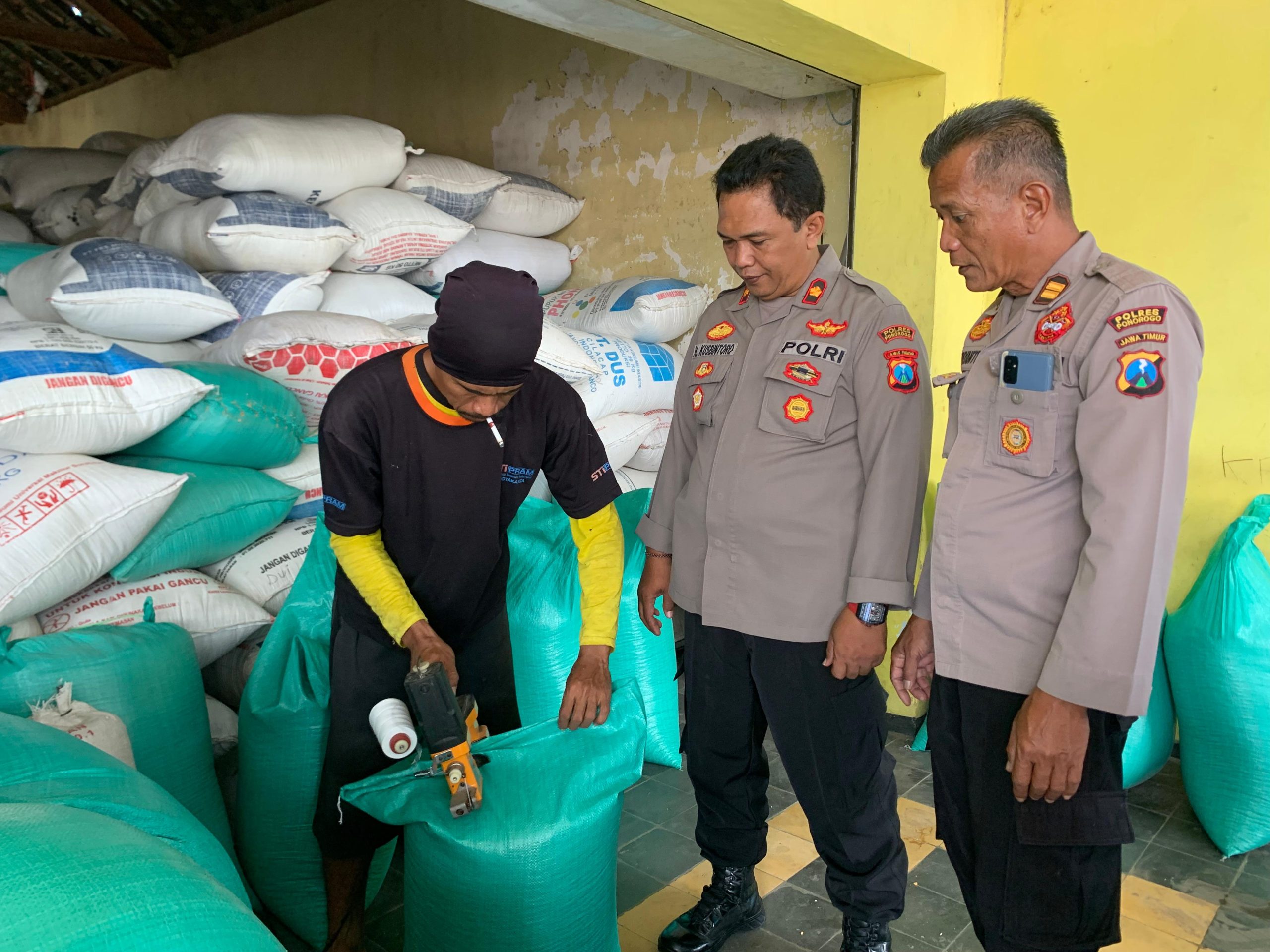 Dukung Ketahanan Pangan, Kapolsek Somoroto Laksanakan Sambang dan Koordinasi Dengan Tengkulak Jagung