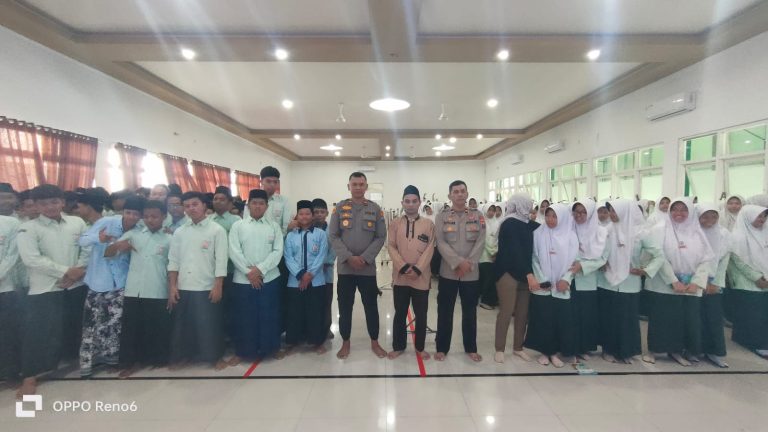 Polsek Sukorejo Sosialisasi Bahaya Narkoba dan Bullying di Pondok Pesantren