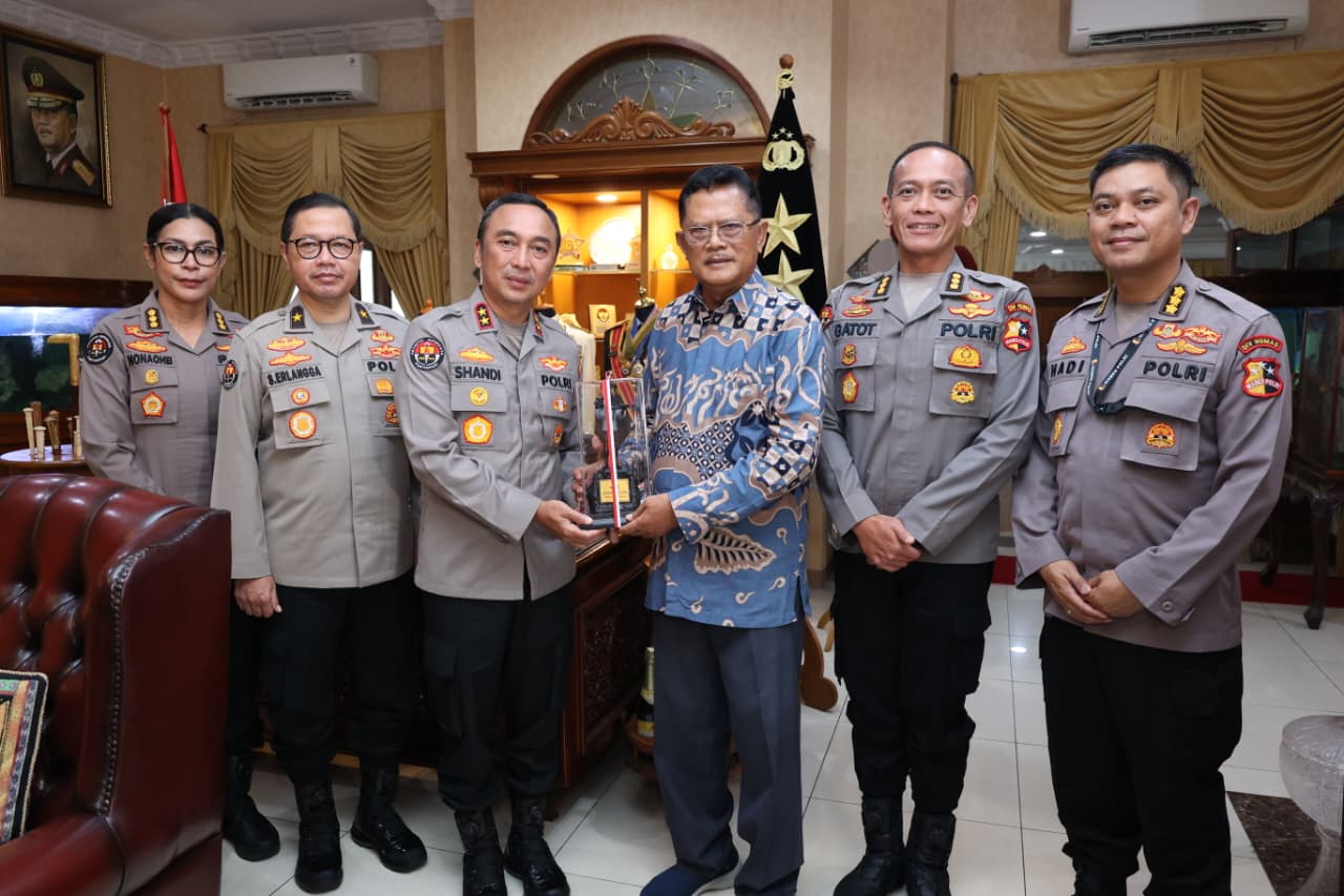 Jajaran Divhumas Polri Laksanakan Anjangsana ke Jend. Pol (Purn) Da’i Bachtiar