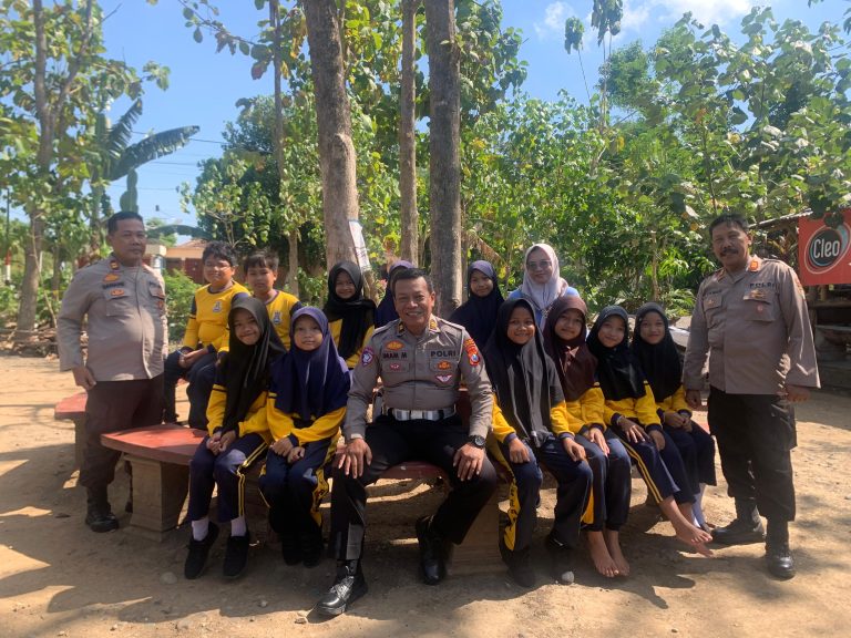 Polisi Sahabat Anak, Wujudkan Kedekatan dan Edukasi Sejak Dini di SDN 1 Gabel