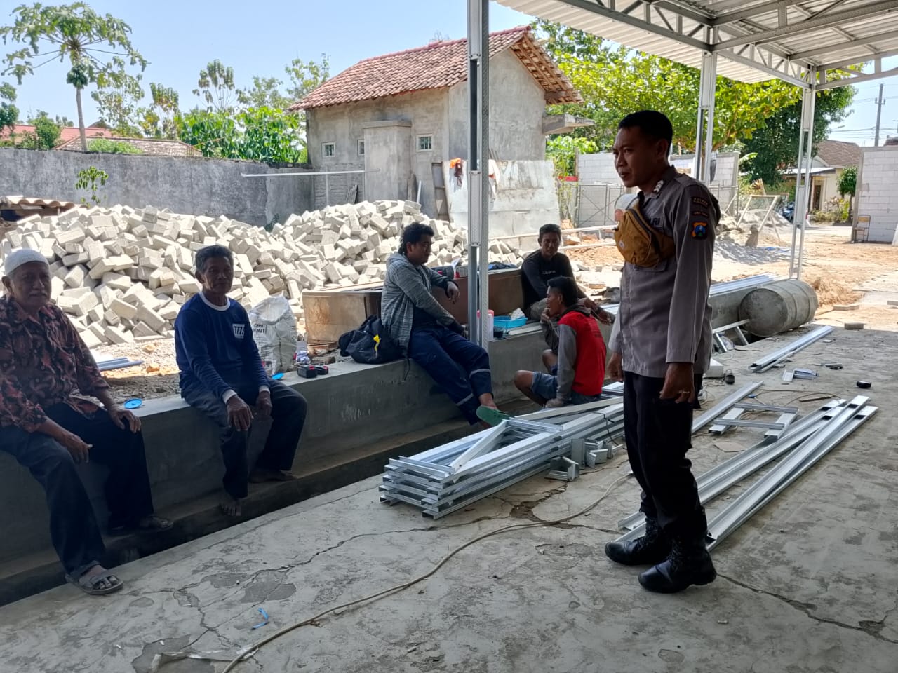 POLSEK BUNGKAL GELAR PATROLI PRESISI HARKAMTIBMAS WUJUDKAN SITUASI AMAN DAN KONDUSIF