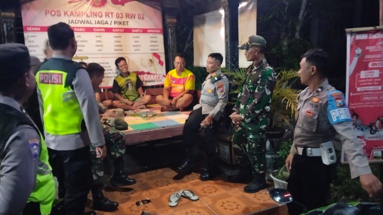 Sambang Pos Kamling Patroli Polsek Slahung Tingkatkan Kesadaran Warga Jaga Kamtibmas