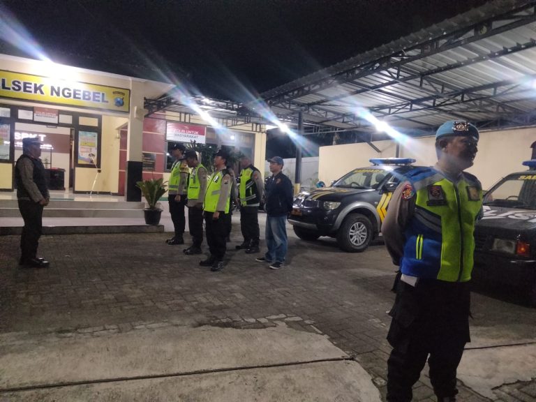 Polsek Ngebel Gelar Apel Siaga dan Patroli Cipta Kondisi, Pastikan Wilayah Aman dan Kondusif