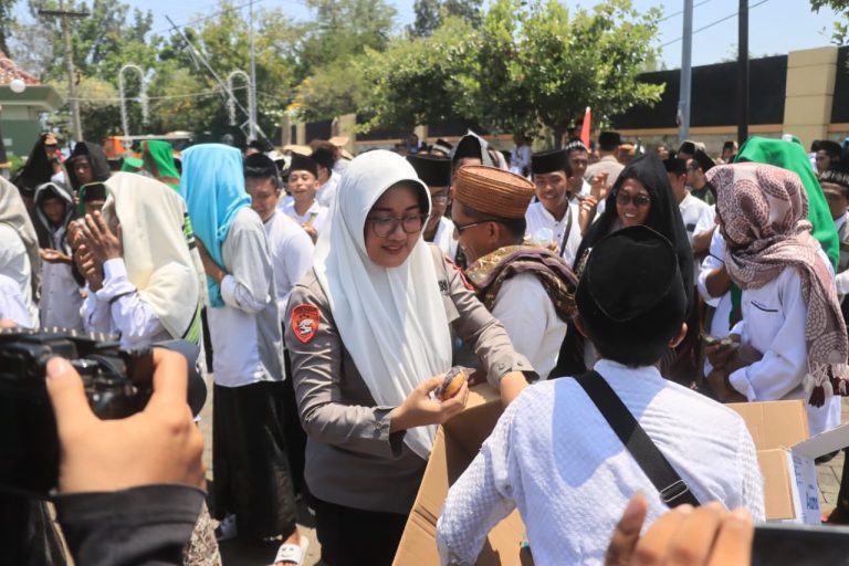 Kapolres Probolinggo Sampaikan Terima Kasih, Aksi Damai Ribuan Santri di Kantor DPRD Berlangsung Tertib